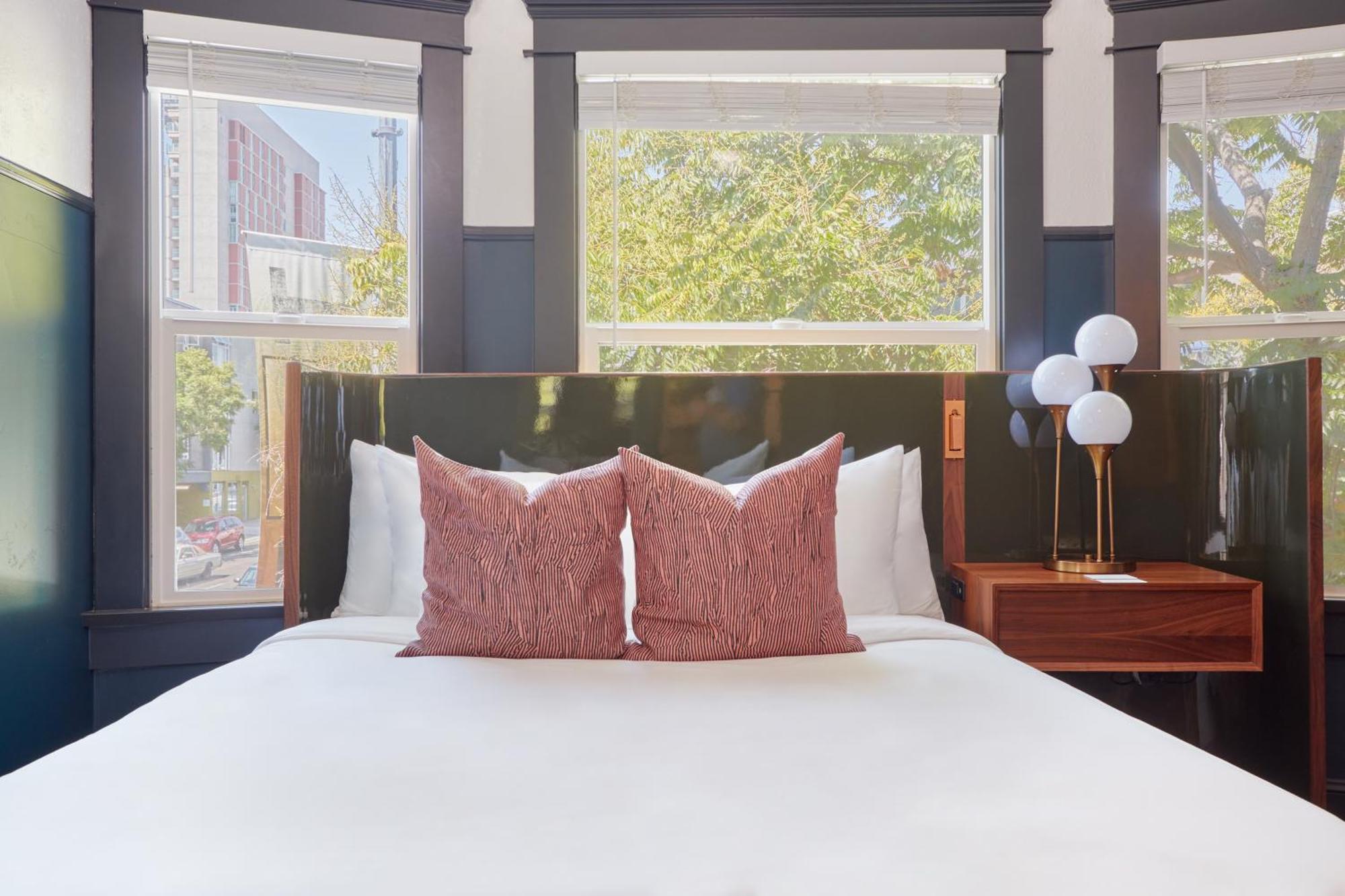 The Davis Downtown San Diego Chambre photo