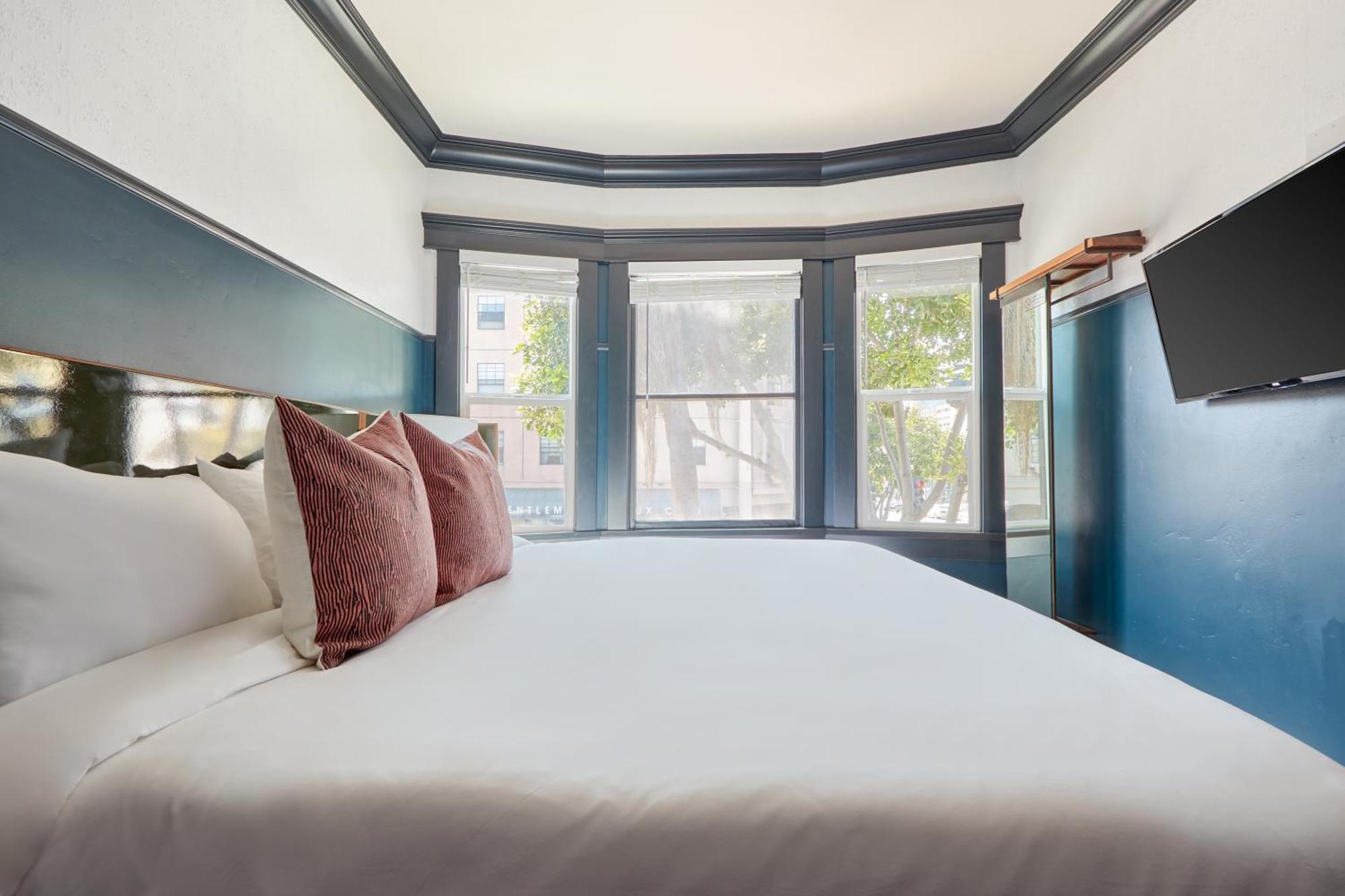 The Davis Downtown San Diego Chambre photo