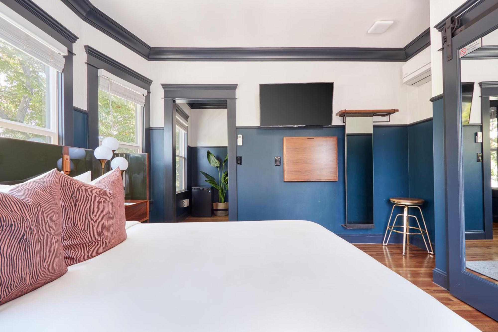 The Davis Downtown San Diego Chambre photo