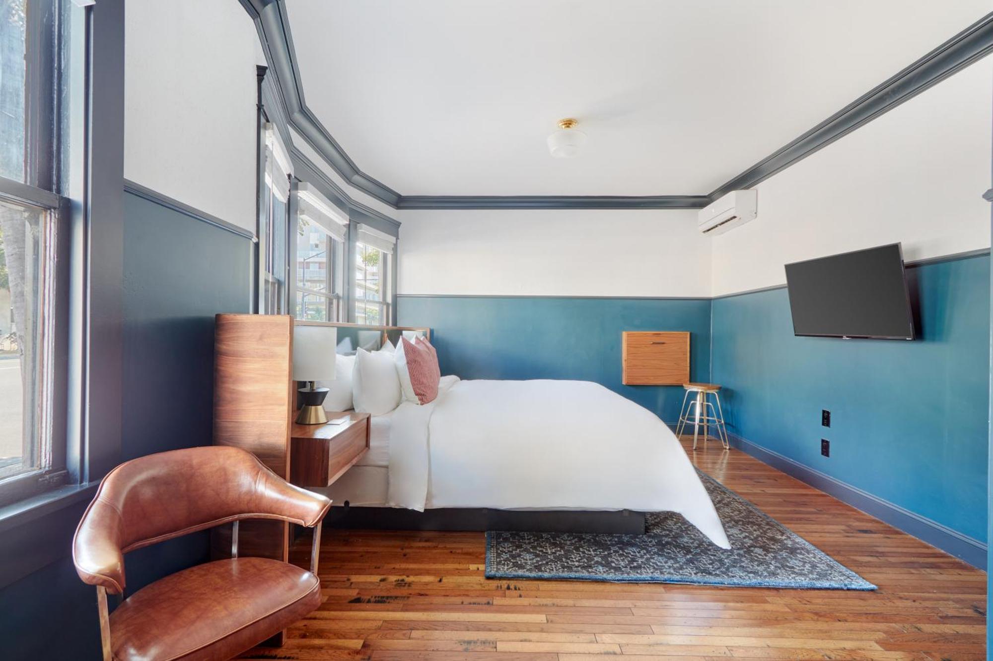 The Davis Downtown San Diego Chambre photo