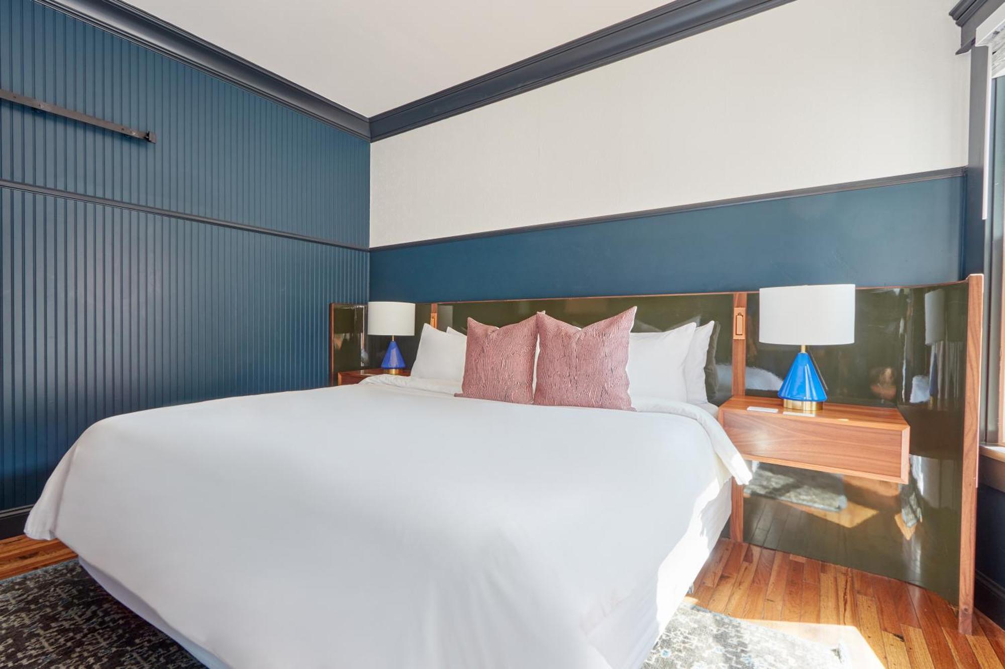 The Davis Downtown San Diego Chambre photo