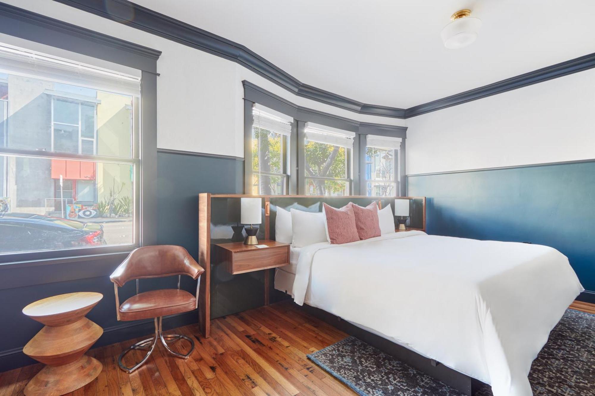 The Davis Downtown San Diego Chambre photo