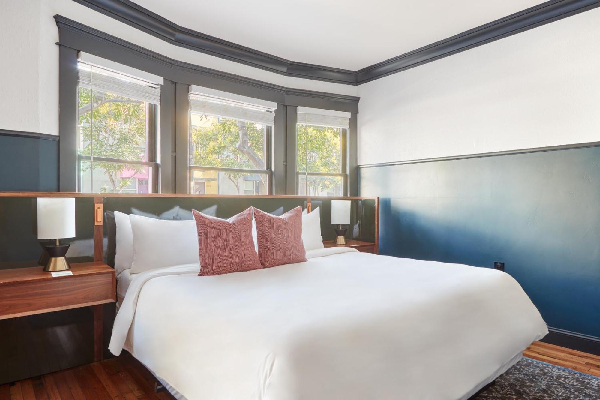 The Davis Downtown San Diego Chambre photo