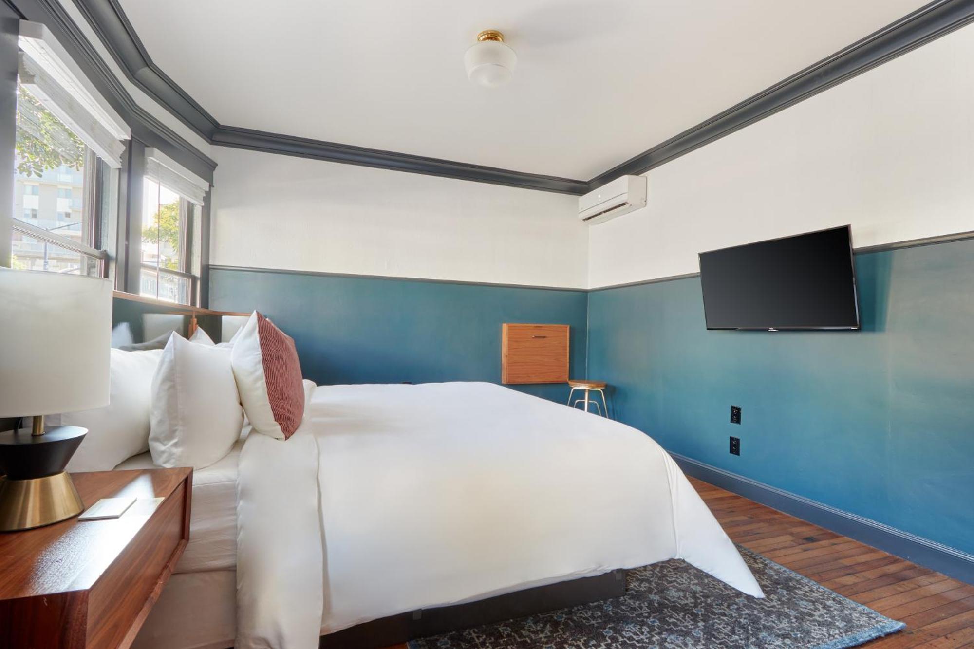 The Davis Downtown San Diego Chambre photo