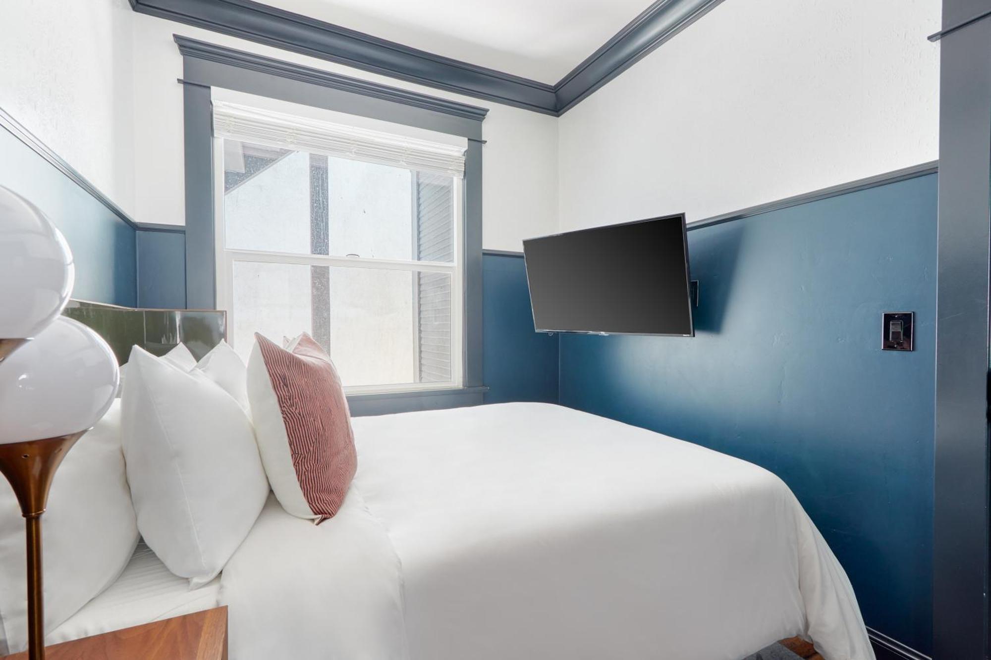 The Davis Downtown San Diego Chambre photo