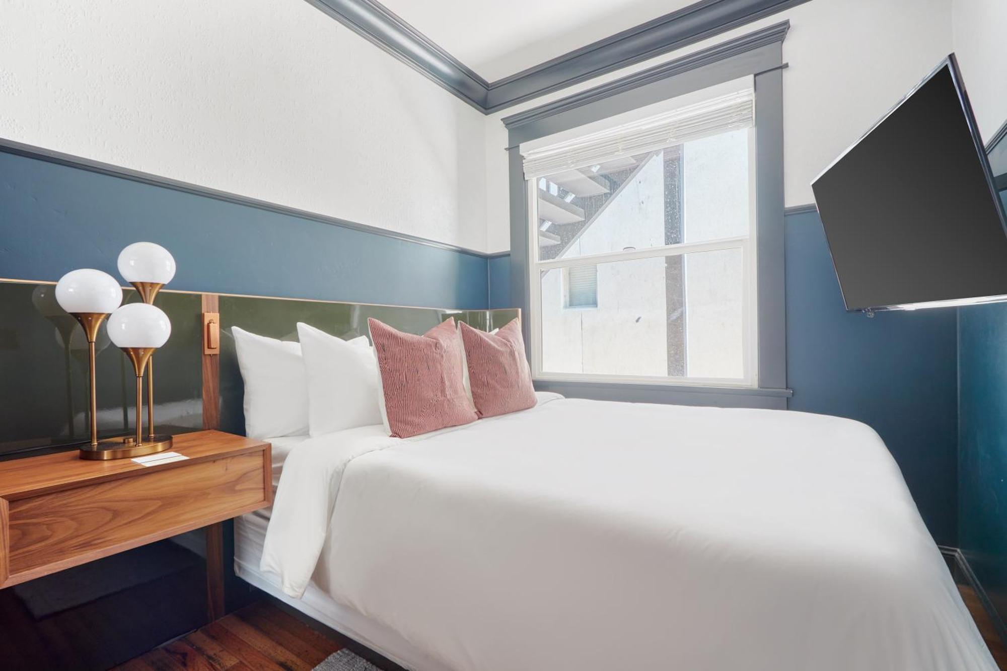The Davis Downtown San Diego Chambre photo