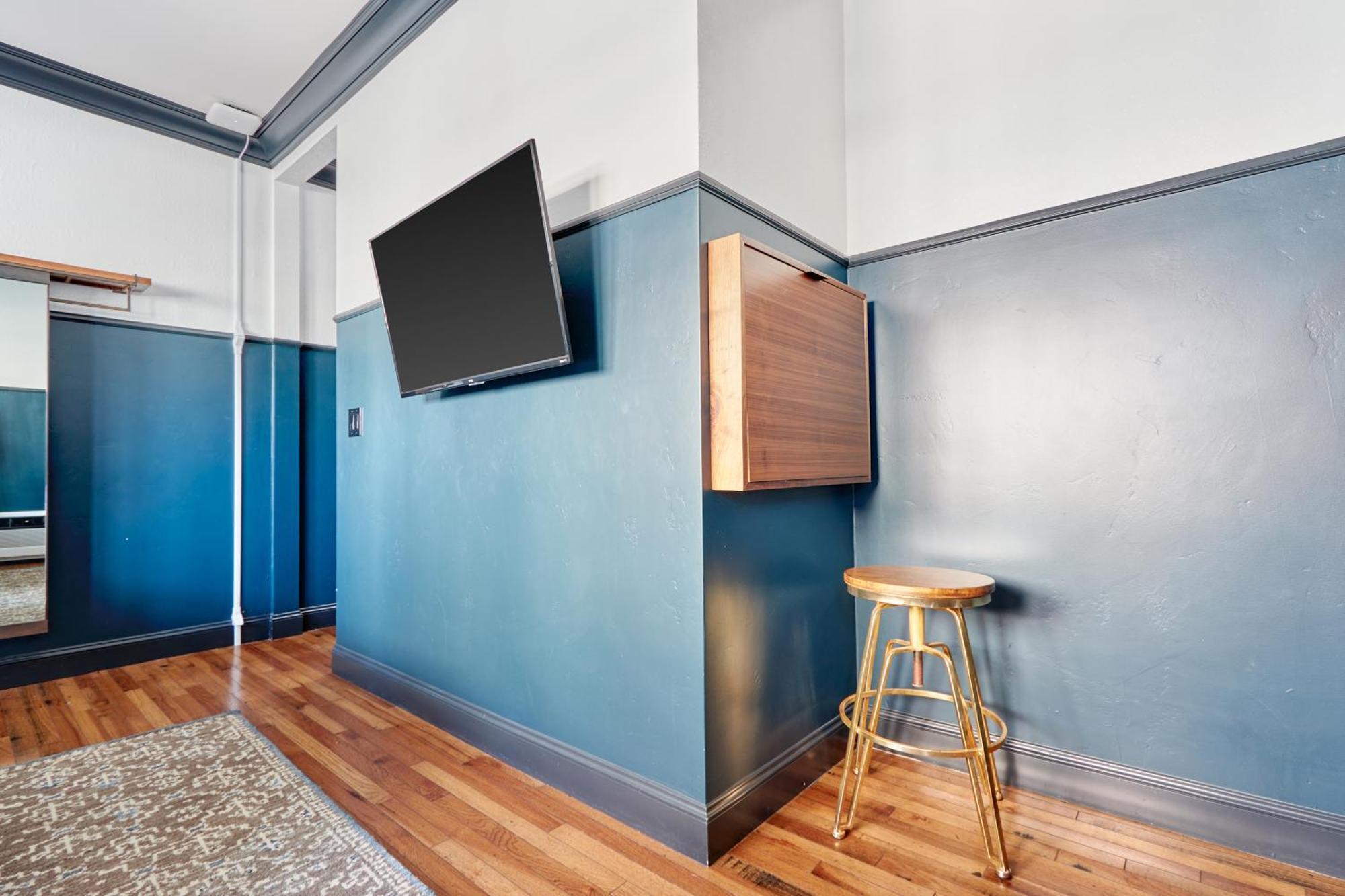 The Davis Downtown San Diego Chambre photo