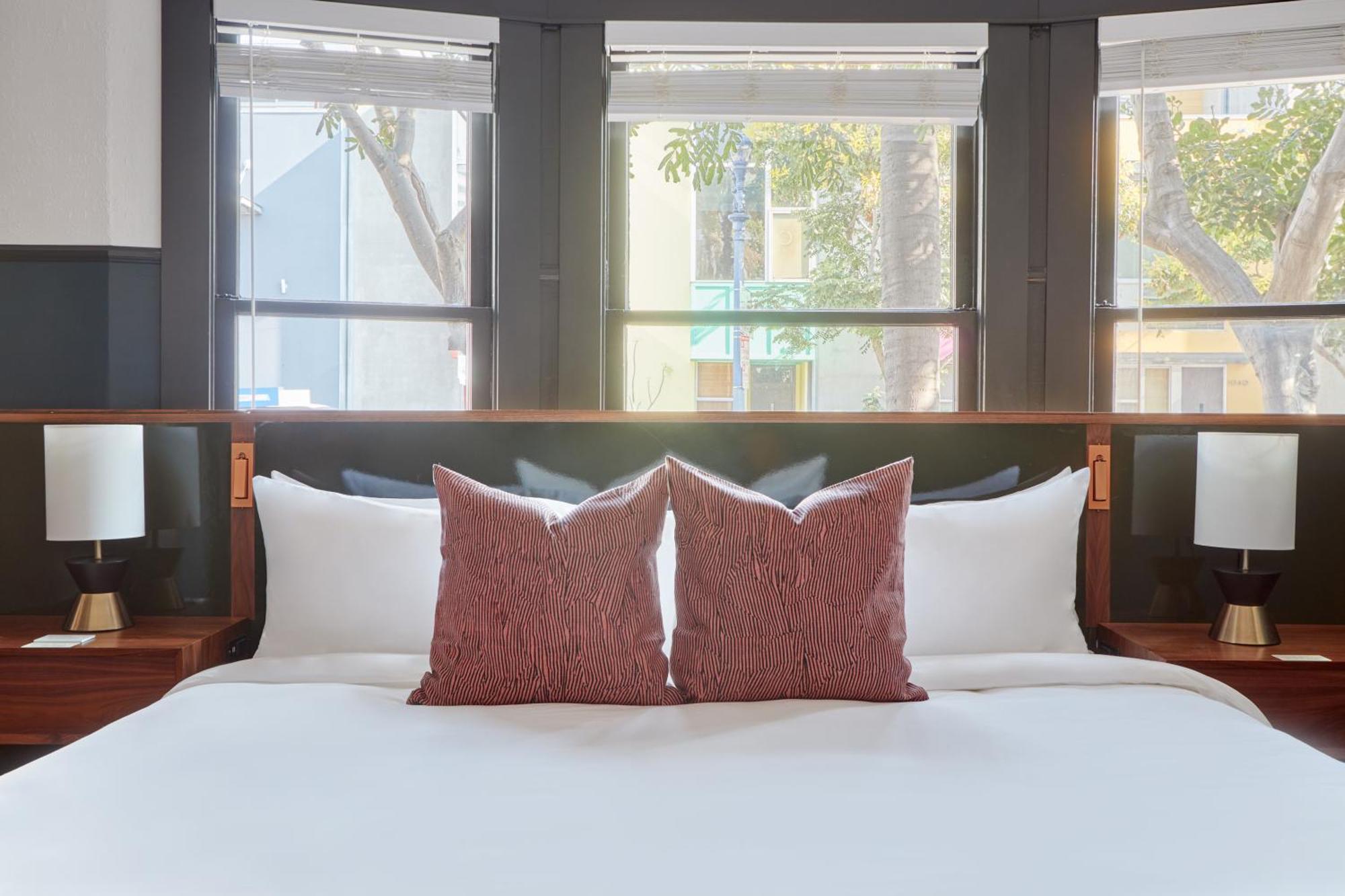 The Davis Downtown San Diego Chambre photo